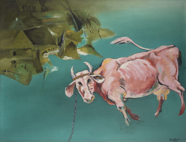 Grafika artykułu: Obraz Krzysztofa Buckiego pt. "Krowa", w centrum na turkusowym polu różowa krowa na łańcuchu, w lewym górnym rogu fragment wiejskiego krajobrazu. 