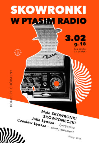 Plakat informujący o wydarzeniu "Skowronki w Ptasim Radio". Pomarańczowe tło na pierwszym planie postać, której tłem jest stare radio.
